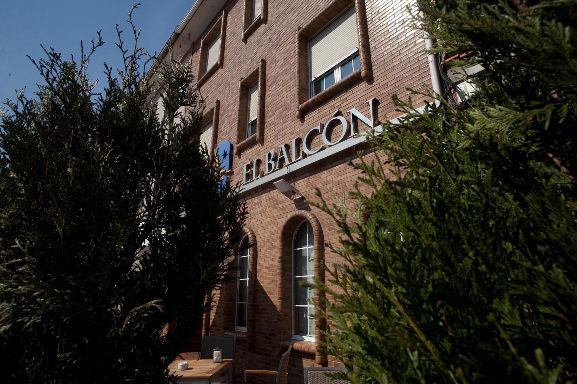 Hotel El Balcon Aviles Exterior photo